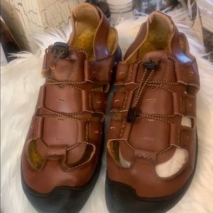 Men’s close toe sandals